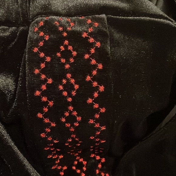 J. McLaughlin Jerry Pants NWT Size Large Black & Red Embellished Sides - Picture 10 of 12